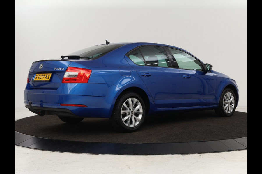 Škoda Octavia 1.5 TSI Business Edition | Stoelverwarming | Trekhaak | Carplay | Parkeerhulp | Navigatie | Verwarmde voorruit | Climate control | Cruise control