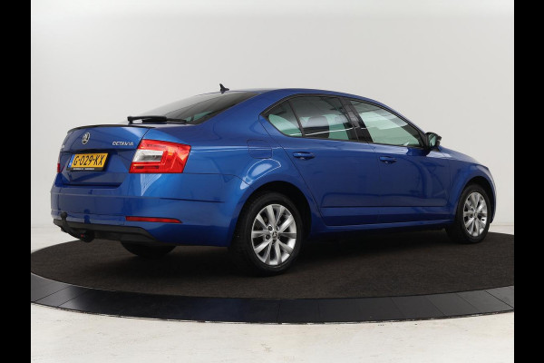 Škoda Octavia 1.5 TSI Business Edition | Stoelverwarming | Trekhaak | Carplay | Parkeerhulp | Navigatie | Verwarmde voorruit | Climate control | Cruise control