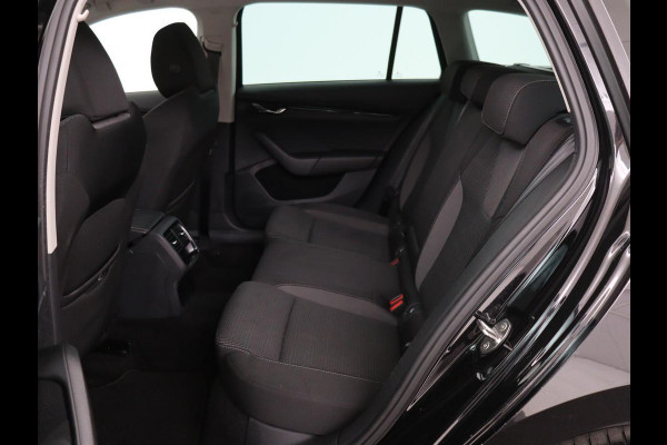 Škoda Octavia 1.0 e-TSI Business Edition | Trekhaak | Camera | Sfeerverlichting | Carplay | Navigatie | Side Assist | Climate control | Digital Cockpit | Full LED