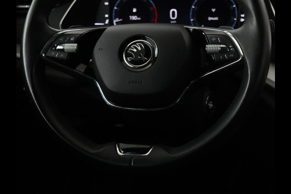 Škoda Octavia 1.0 e-TSI Business Edition | Trekhaak | Camera | Sfeerverlichting | Carplay | Navigatie | Side Assist | Climate control | Digital Cockpit | Full LED