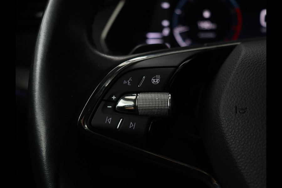 Škoda Octavia 1.0 e-TSI Business Edition | Trekhaak | Camera | Sfeerverlichting | Carplay | Navigatie | Side Assist | Climate control | Digital Cockpit | Full LED