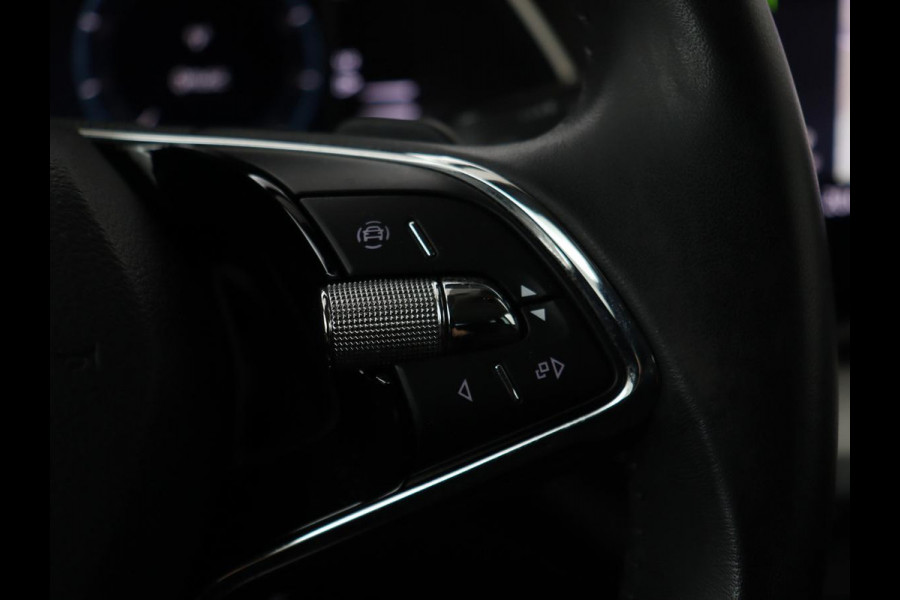 Škoda Octavia 1.0 e-TSI Business Edition | Trekhaak | Camera | Sfeerverlichting | Carplay | Navigatie | Side Assist | Climate control | Digital Cockpit | Full LED