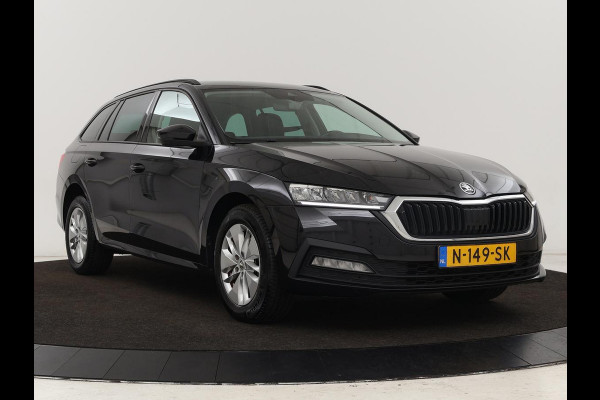 Škoda Octavia 1.0 e-TSI Business Edition | Trekhaak | Camera | Sfeerverlichting | Carplay | Navigatie | Side Assist | Climate control | Digital Cockpit | Full LED