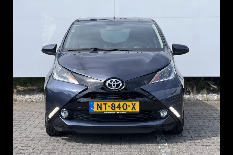 Toyota Aygo 1.0 VVT-i x-play | Carplay | Camera | Trekhaak | RIJKLAAR