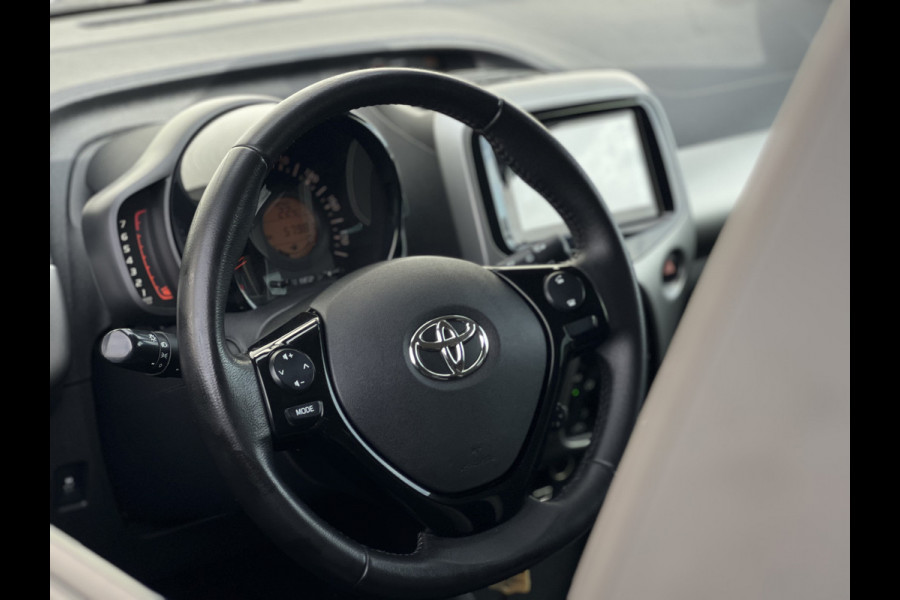 Toyota Aygo 1.0 VVT-i x-play | Carplay | Camera | Trekhaak | RIJKLAAR