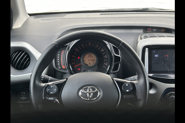 Toyota Aygo 1.0 VVT-i x-play | Carplay | Camera | Trekhaak | RIJKLAAR