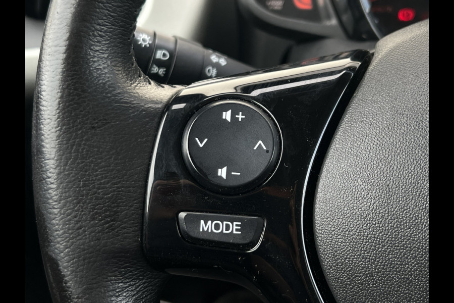 Toyota Aygo 1.0 VVT-i x-play | Carplay | Camera | Trekhaak | RIJKLAAR