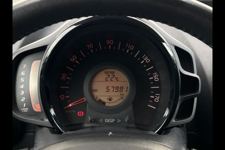 Toyota Aygo 1.0 VVT-i x-play | Carplay | Camera | Trekhaak | RIJKLAAR