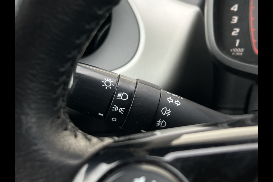 Toyota Aygo 1.0 VVT-i x-play | Carplay | Camera | Trekhaak | RIJKLAAR