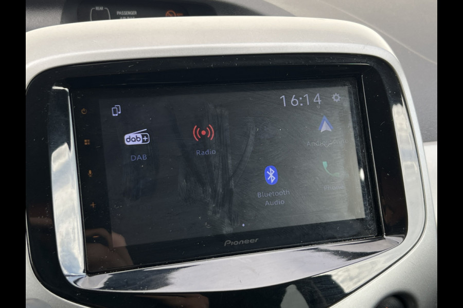 Toyota Aygo 1.0 VVT-i x-play | Carplay | Camera | Trekhaak | RIJKLAAR