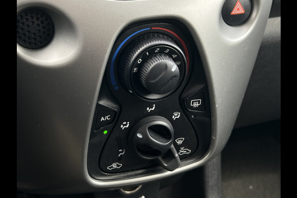 Toyota Aygo 1.0 VVT-i x-play | Carplay | Camera | Trekhaak | RIJKLAAR