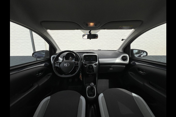 Toyota Aygo 1.0 VVT-i x-play | Carplay | Camera | Trekhaak | RIJKLAAR