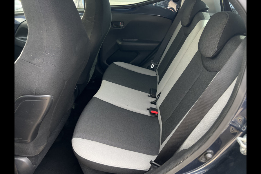 Toyota Aygo 1.0 VVT-i x-play | Carplay | Camera | Trekhaak | RIJKLAAR
