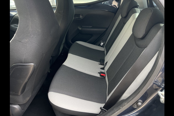 Toyota Aygo 1.0 VVT-i x-play | Carplay | Camera | Trekhaak | RIJKLAAR
