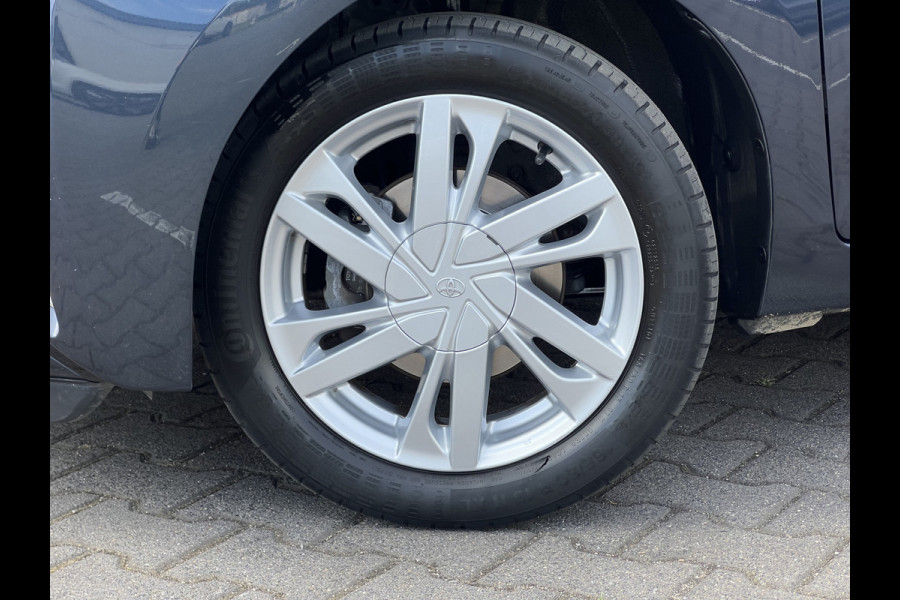 Toyota Aygo 1.0 VVT-i x-play | Carplay | Camera | Trekhaak | RIJKLAAR