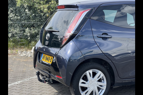 Toyota Aygo 1.0 VVT-i x-play | Carplay | Camera | Trekhaak | RIJKLAAR
