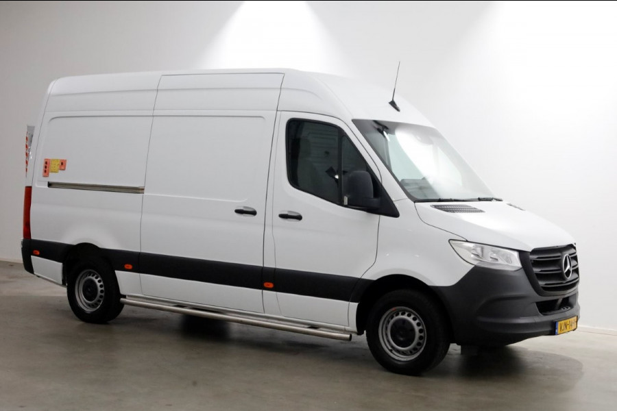 Mercedes-Benz Sprinter 311 CDI 115pk RWD L2H2 Airco Laadklep 500kg + Trekhaak 03-2021