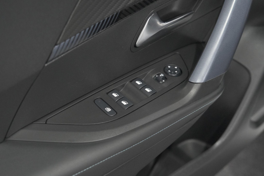 Peugeot 2008 PureTech 130 Allure | Trekhaak | Camera | Navigatie | Parkeersensoren