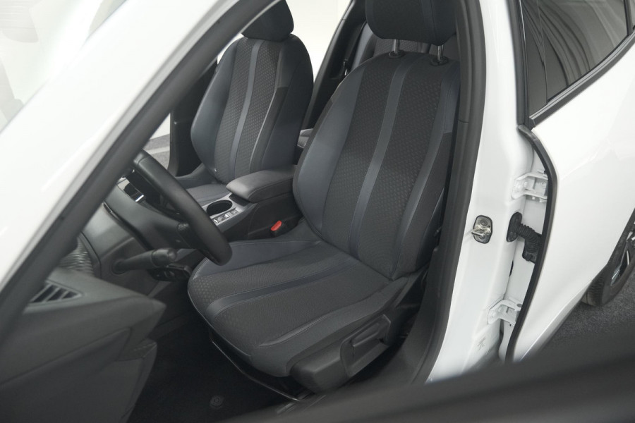 Peugeot 2008 PureTech 130 Allure | Trekhaak | Camera | Navigatie | Parkeersensoren