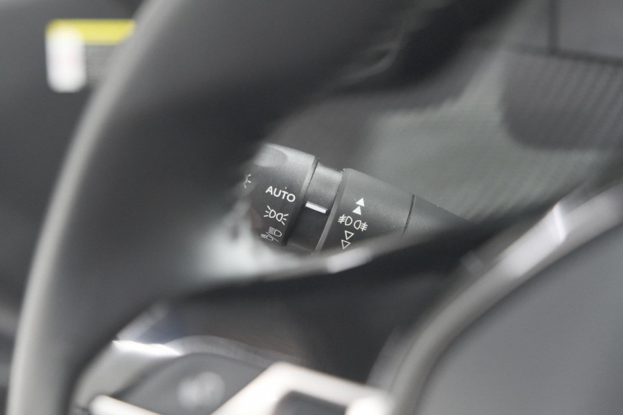 Peugeot 2008 PureTech 130 Allure | Trekhaak | Camera | Navigatie | Parkeersensoren