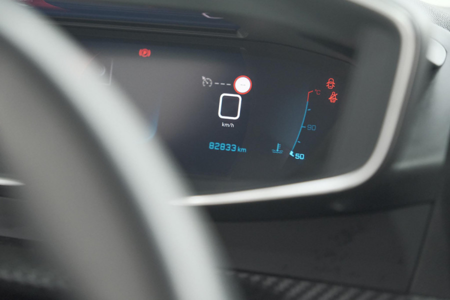 Peugeot 2008 PureTech 130 Allure | Trekhaak | Camera | Navigatie | Parkeersensoren