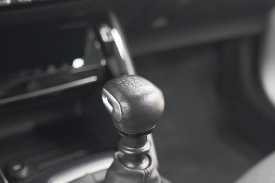 Peugeot 2008 PureTech 130 Allure | Trekhaak | Camera | Navigatie | Parkeersensoren
