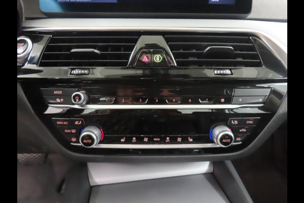 BMW 5 Serie 518d High Executive Edition HEAD-UP DISPLAY/TREKHAAK ELEKTRISCH/HARMAN KARDON