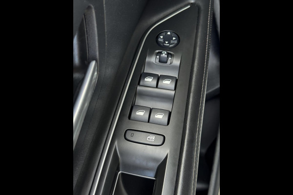 Peugeot 3008 1.2 PureTech Allure -AUTOMAAT I Navigatie I LED/PDC I Achteruitrij camera I Airco I Sport velgen I Dealer onderhouden
