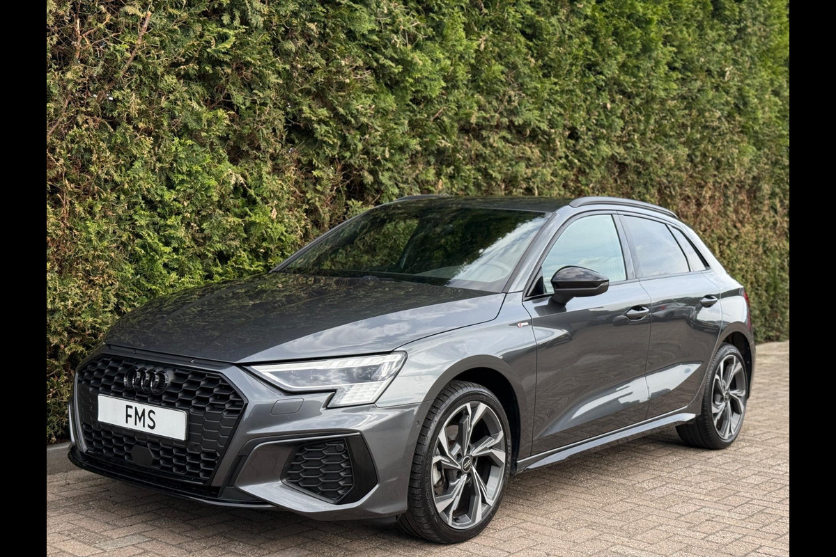Audi A3 Sportback 35 TFSI 3x S-Line CarPlay Camera Audi A3 Sportback 35 TFSI 3x S-Line CarPlay Camera