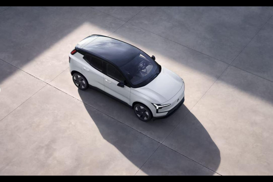 Volvo EX30 272PK Extended Range Plus Nu van €47.150 Voor €39.650! / Adaptieve Cruise Control/ Dodehoek Detectie / Parkeersensoren voor en achter/ Achteruitrijcamera/ Warmtepomp/ Google Services/
