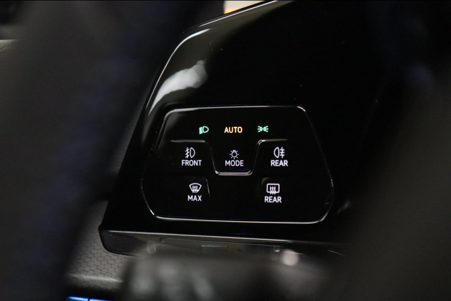 Volkswagen Golf 1.4 eHybrid GTE PANO/IQLIGHT/CAM/CARPLAY/STERHEMEL/VOL