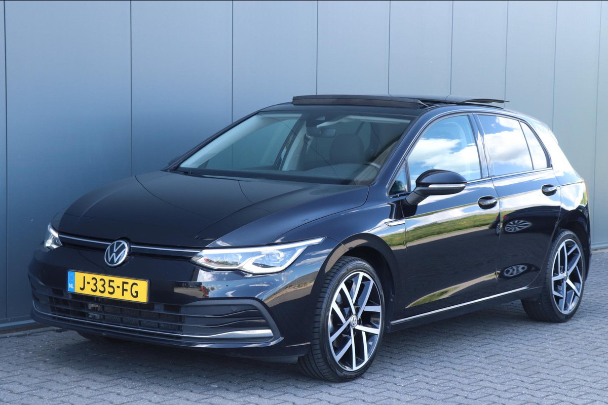 Volkswagen Golf 1.5 eTSI Style | PANO - IQ. LIGHT - NAP - VOL!