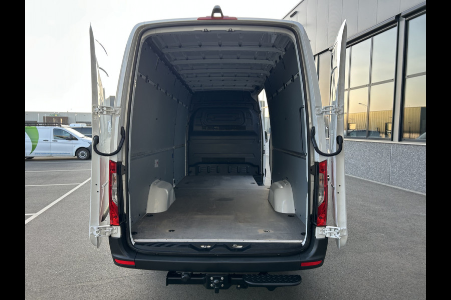 Mercedes-Benz Sprinter 317 CDI L3 H2 3500KG Trekhaak / MBUX / Camera / Navigatie / Airco / 270 Graden achterdeuren