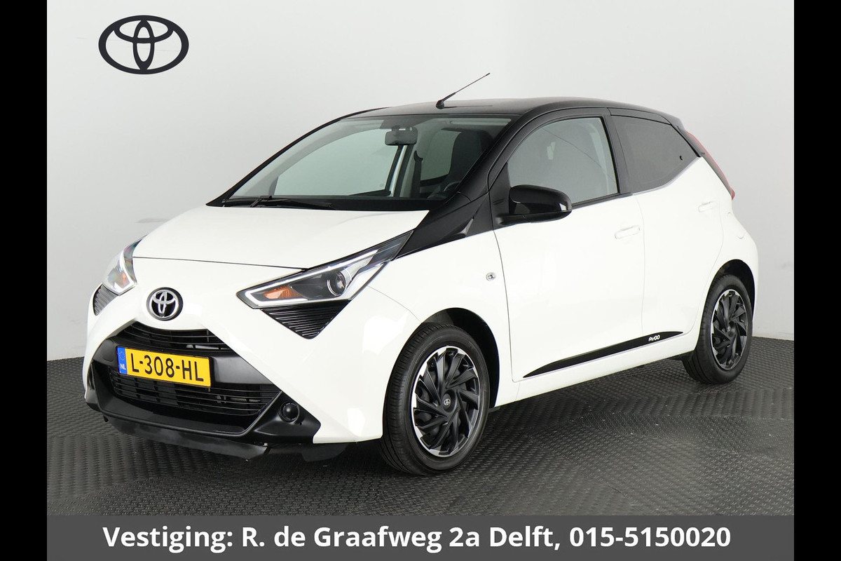 Toyota Aygo 1.0 VVT-i X-Play Bi-Tone | Apple Carplay & AndroidAUTO | Camera | Privacy Glass | Toyota Aygo 1.0 VVT-i X-Play Bi-Tone | Apple Carplay & AndroidAUTO | Camera | Privacy Glass |