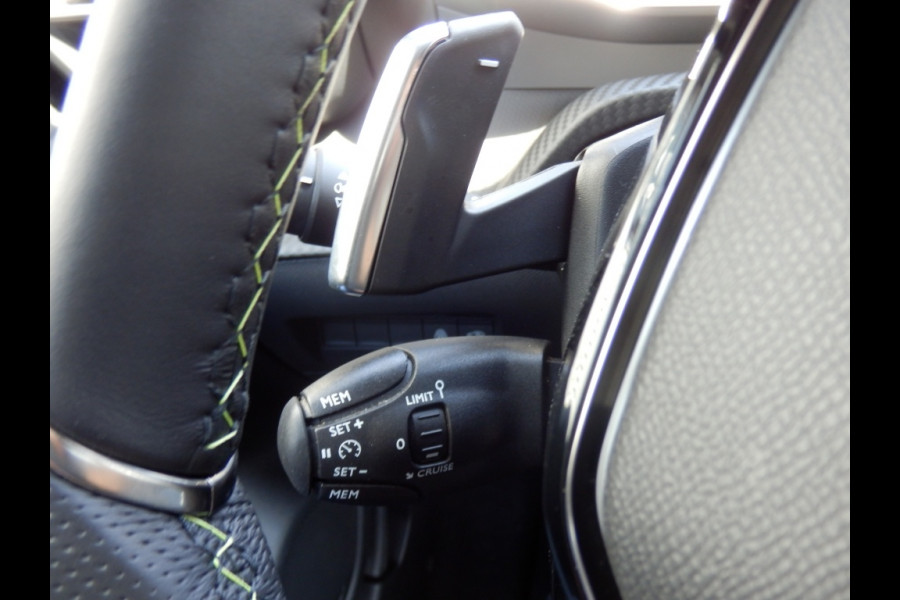 Peugeot 208 Hybrid e-DCS6 136pk | GT Line | Automaat |