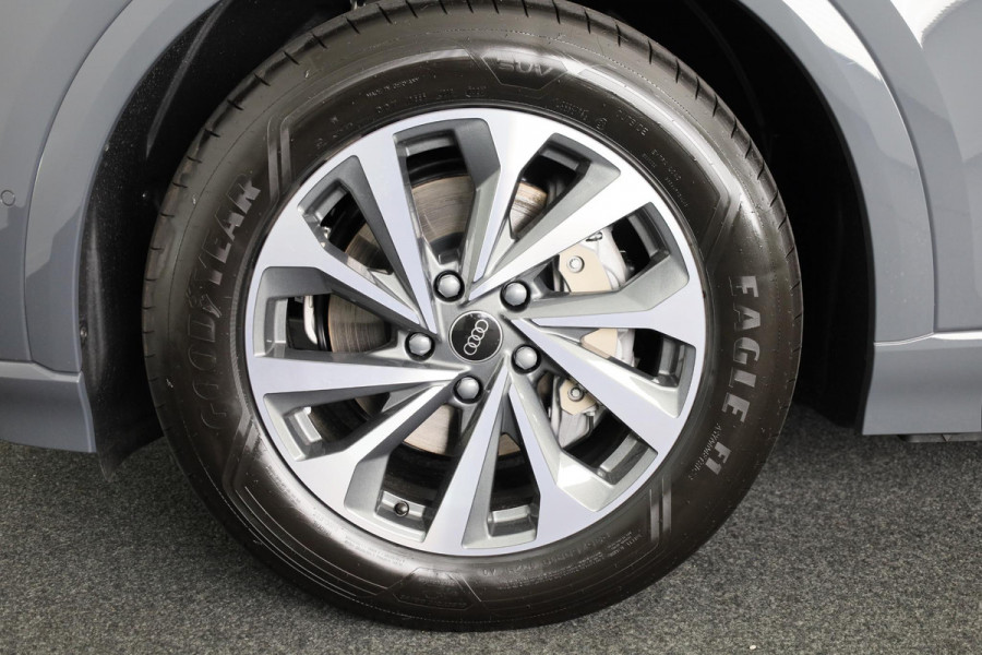 Audi Q6 e-tron Advanced edition e-tron perf 225kW/306pk 100Kwh Ha Tech Plus pakket, sportstoelen met leder, omgevingscamera's, adaptive cruisecontrol, verwarmbare voor en achterstoelen