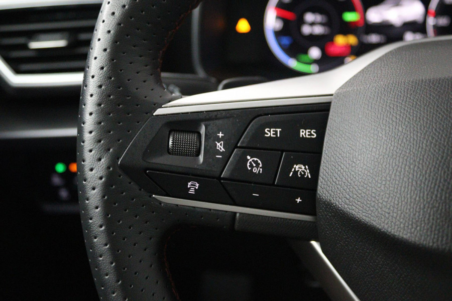 Seat Leon 1.4 TSI eHybrid PHEV FR Business Intense (PANORAMADAK, STUURVERWARMING, ACHTERUITRIJCAMERA, GOED ONDERHOUDEN)
