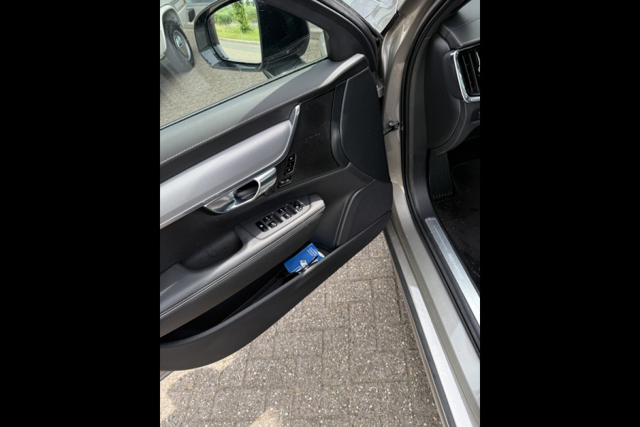 Volvo V90 2.0 T6 AWD R-Design ** Panodak ** Trekhaak ** NAP!! Rijbereik tot 87km (WLTP)