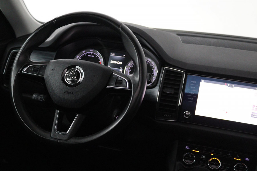 Škoda Kodiaq 1.5 TSI Limited Business Edition 7p. (PANORAMADAK, ACHTERUITRIJCAMERA, PARKEERSENSOREN, NAVIGATIE, STOELVERWARMNG)