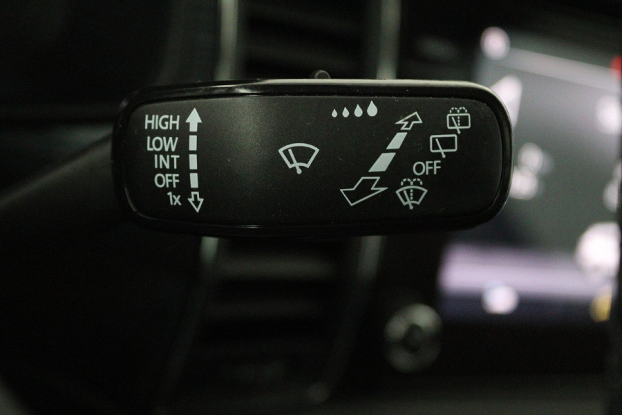 Škoda Kodiaq 1.5 TSI Limited Business Edition 7p. (PANORAMADAK, ACHTERUITRIJCAMERA, PARKEERSENSOREN, NAVIGATIE, STOELVERWARMNG)