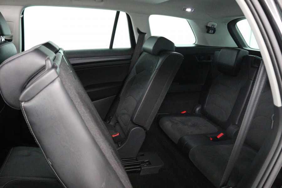 Škoda Kodiaq 1.5 TSI Limited Business Edition 7p. (PANORAMADAK, ACHTERUITRIJCAMERA, PARKEERSENSOREN, NAVIGATIE, STOELVERWARMNG)