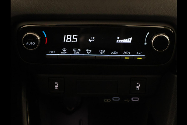 Toyota Yaris 1.5 Hybrid Dynamic Luxury Bi-Tone | Stuur- & Stoelverwarming | Camera | Lichtmetalen velgen |