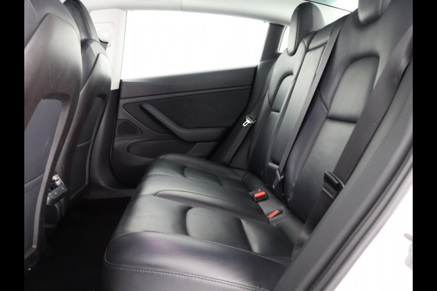 Tesla Model 3 Long Range AWD 75 kWh ACCU 87% | Dodehoek detectie | Voorstoelen verwarmd |