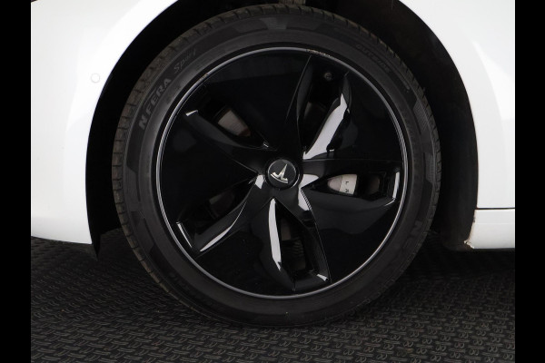 Tesla Model 3 Long Range AWD 75 kWh ACCU 87% | Dodehoek detectie | Voorstoelen verwarmd |