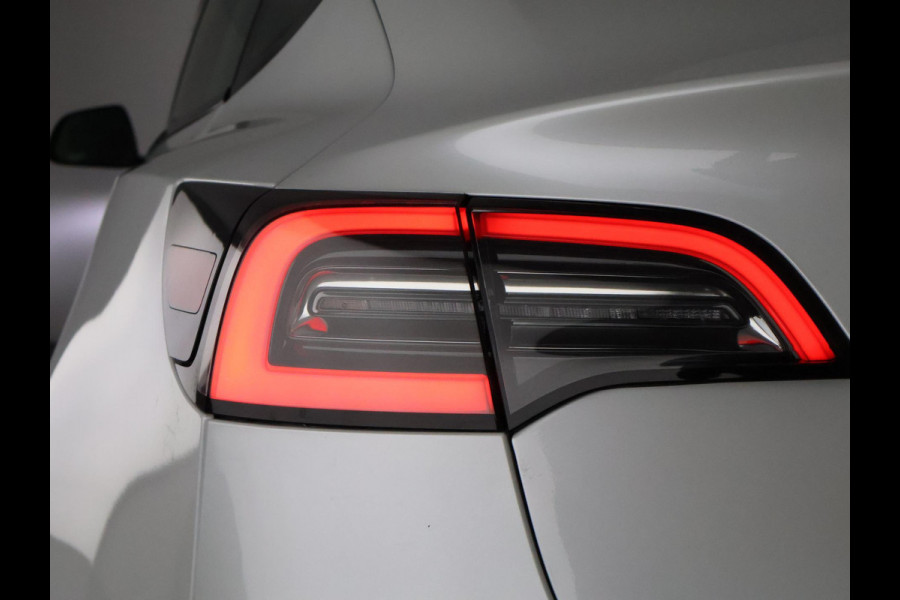 Tesla Model 3 Long Range AWD 75 kWh ACCU 87% | Dodehoek detectie | Voorstoelen verwarmd |