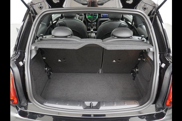 MINI Mini Electric AUT-184pk Charged Leer Navi Camera Harman/Kardon Apple Carplay Adaptive Matrix LED koplampen en LED achterlichten met Union Jack Lmv 17" Isofix Regen-Lichtsensor 3 fase tot 11kw / 16A laden thuis ! 42.000 nieuw! Wegenbelasting slechts 16Euro p/m