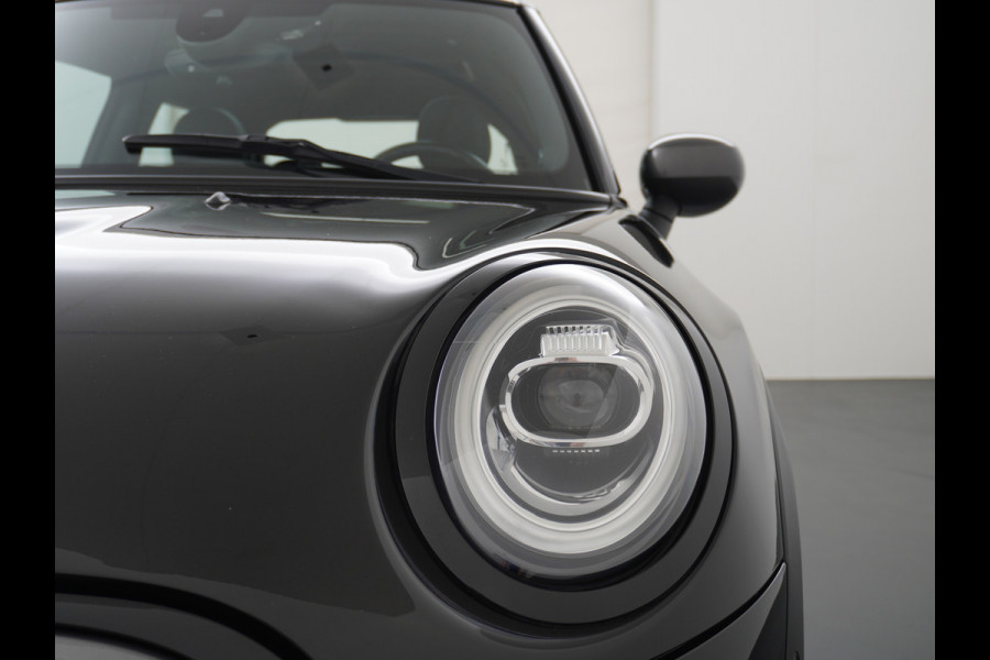 MINI Mini Electric AUT-184pk Charged Leer Navi Camera Harman/Kardon Apple Carplay Adaptive Matrix LED koplampen en LED achterlichten met Union Jack Lmv 17" Isofix Regen-Lichtsensor 3 fase tot 11kw / 16A laden thuis ! 42.000 nieuw! Wegenbelasting slechts 16Euro p/m