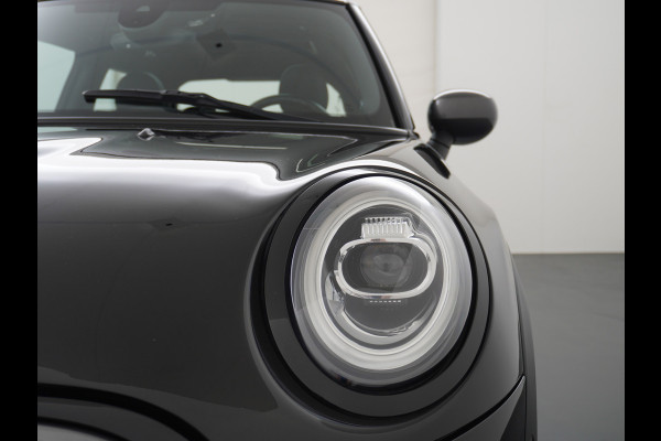 MINI Mini Electric AUT-184pk Charged Leer Navi Camera Harman/Kardon Apple Carplay Adaptive Matrix LED koplampen en LED achterlichten met Union Jack Lmv 17" Isofix Regen-Lichtsensor 3 fase tot 11kw / 16A laden thuis ! 42.000 nieuw! Wegenbelasting slechts 16Euro p/m