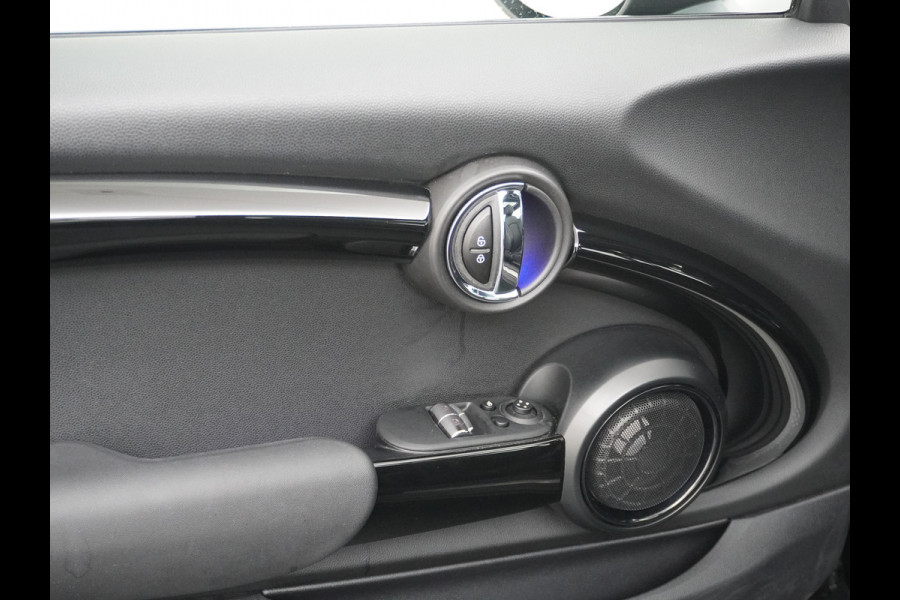 MINI Mini Electric AUT-184pk Charged Leer Navi Camera Harman/Kardon Apple Carplay Adaptive Matrix LED koplampen en LED achterlichten met Union Jack Lmv 17" Isofix Regen-Lichtsensor 3 fase tot 11kw / 16A laden thuis ! 42.000 nieuw! Wegenbelasting slechts 16Euro p/m