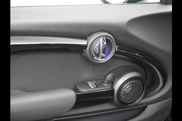 MINI Mini Electric AUT-184pk Charged Leer Navi Camera Harman/Kardon Apple Carplay Adaptive Matrix LED koplampen en LED achterlichten met Union Jack Lmv 17" Isofix Regen-Lichtsensor 3 fase tot 11kw / 16A laden thuis ! 42.000 nieuw! Wegenbelasting slechts 16Euro p/m